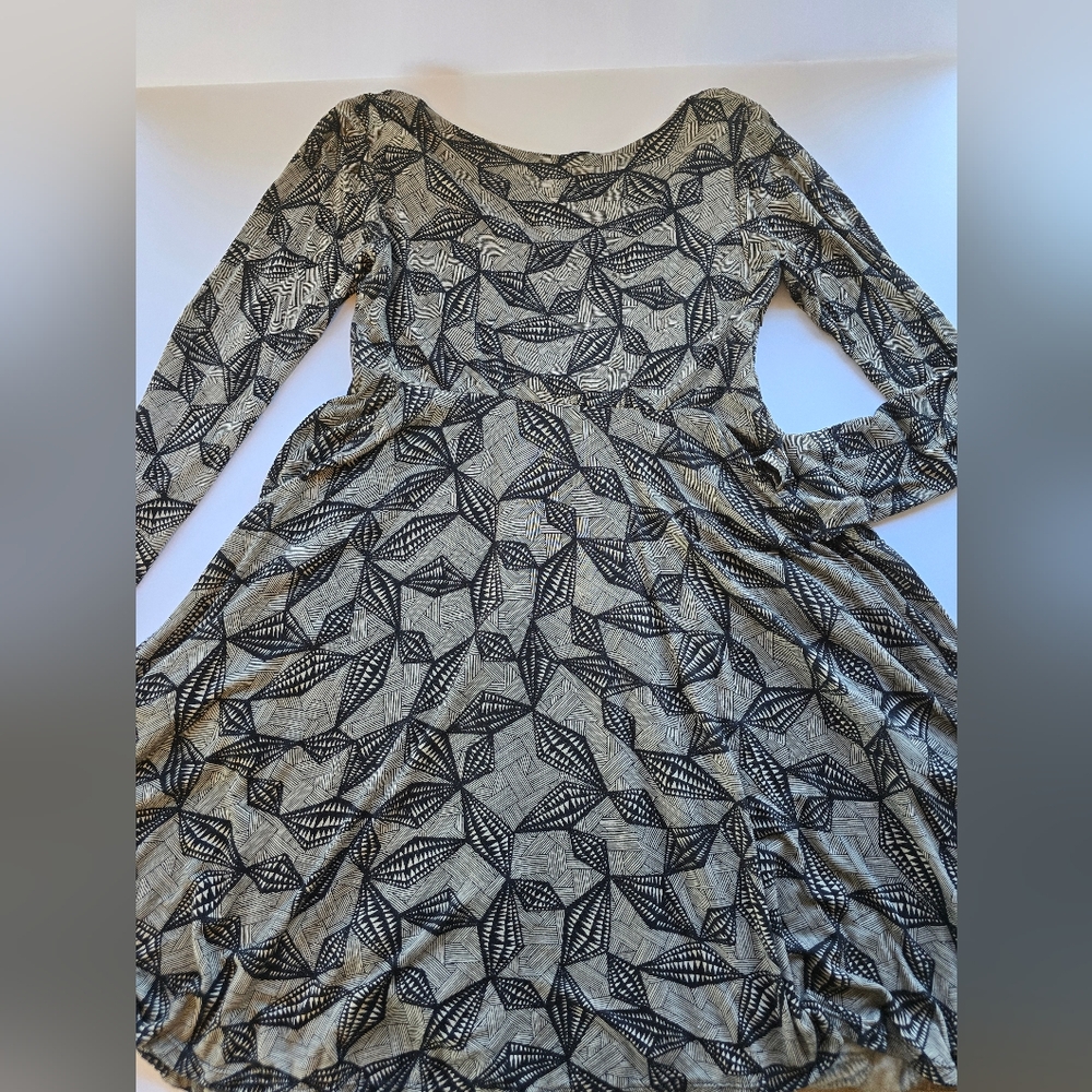 The Pyramid Collection Black and Cream Geometric Dress Boat Neck Pockets Size M - Picture 4 of 10